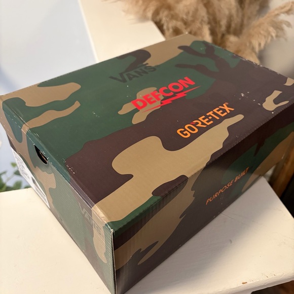 DEFCON Vans Sk8-Hi Notchback Gore-Tex - NWT - Picture 7 of 8